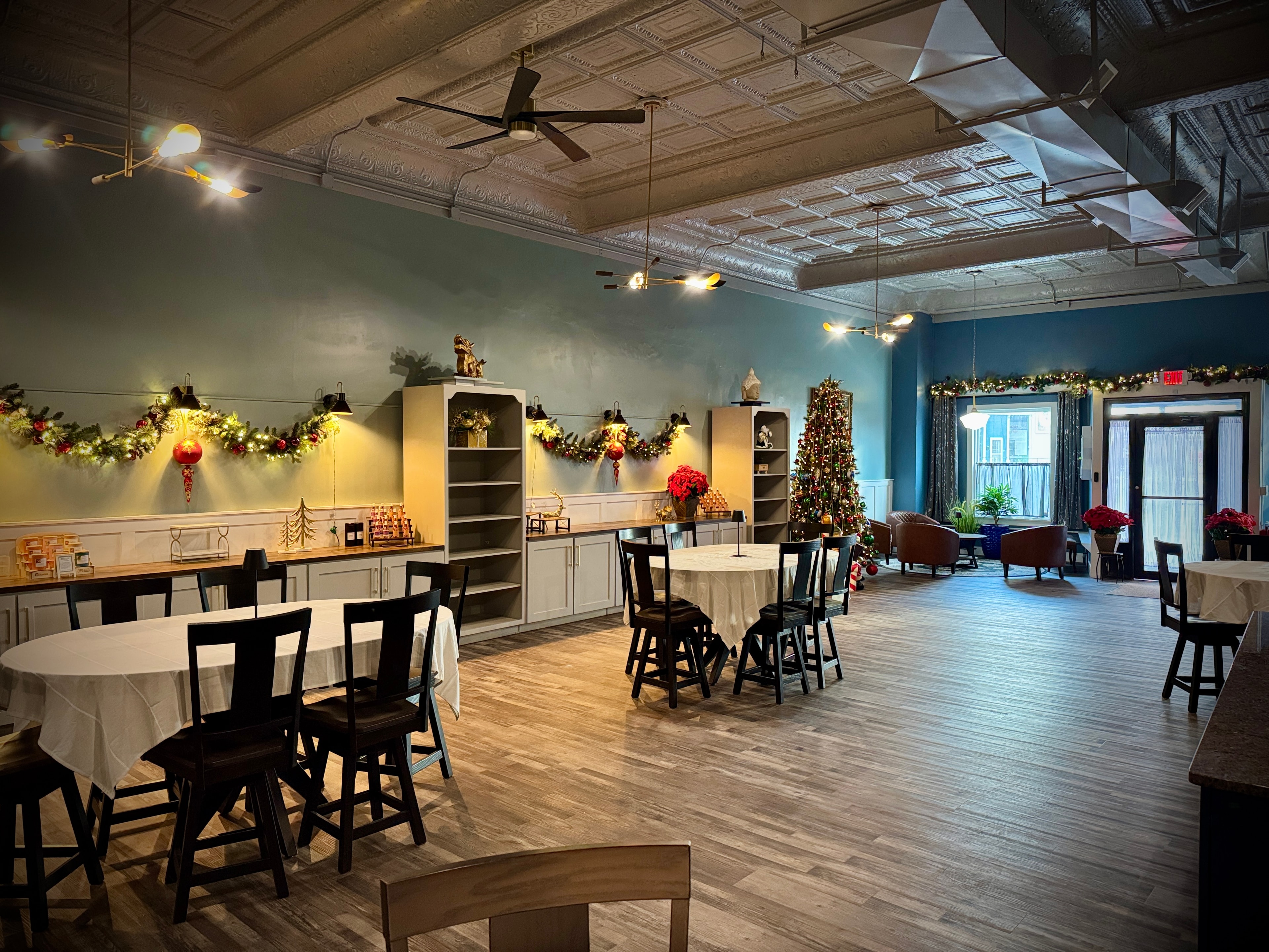 Wide view of the YOUnique Experiences event room